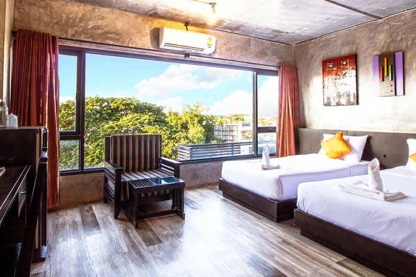 Deluxe Room | Blackout drapes, WiFi (free), bed sheets