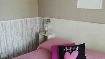 Habitación Confort doble, 1 cama doble, no fumadores | Escritorio, sistema de insonorización, cunas (de pago) y wifi gratis