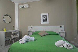 Schreibtisch, schallisolierte Zimmer, Babybetten, kostenloses WLAN