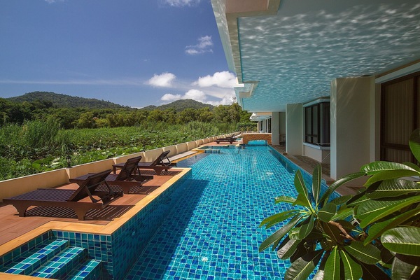 Apartment | Pool | Outdoor pool