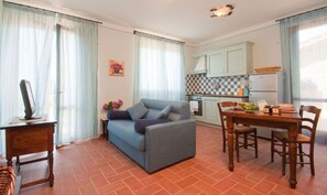 Appartamento Classic, 1 camera da letto | Area soggiorno | TV LCD, tavolo da ping pong