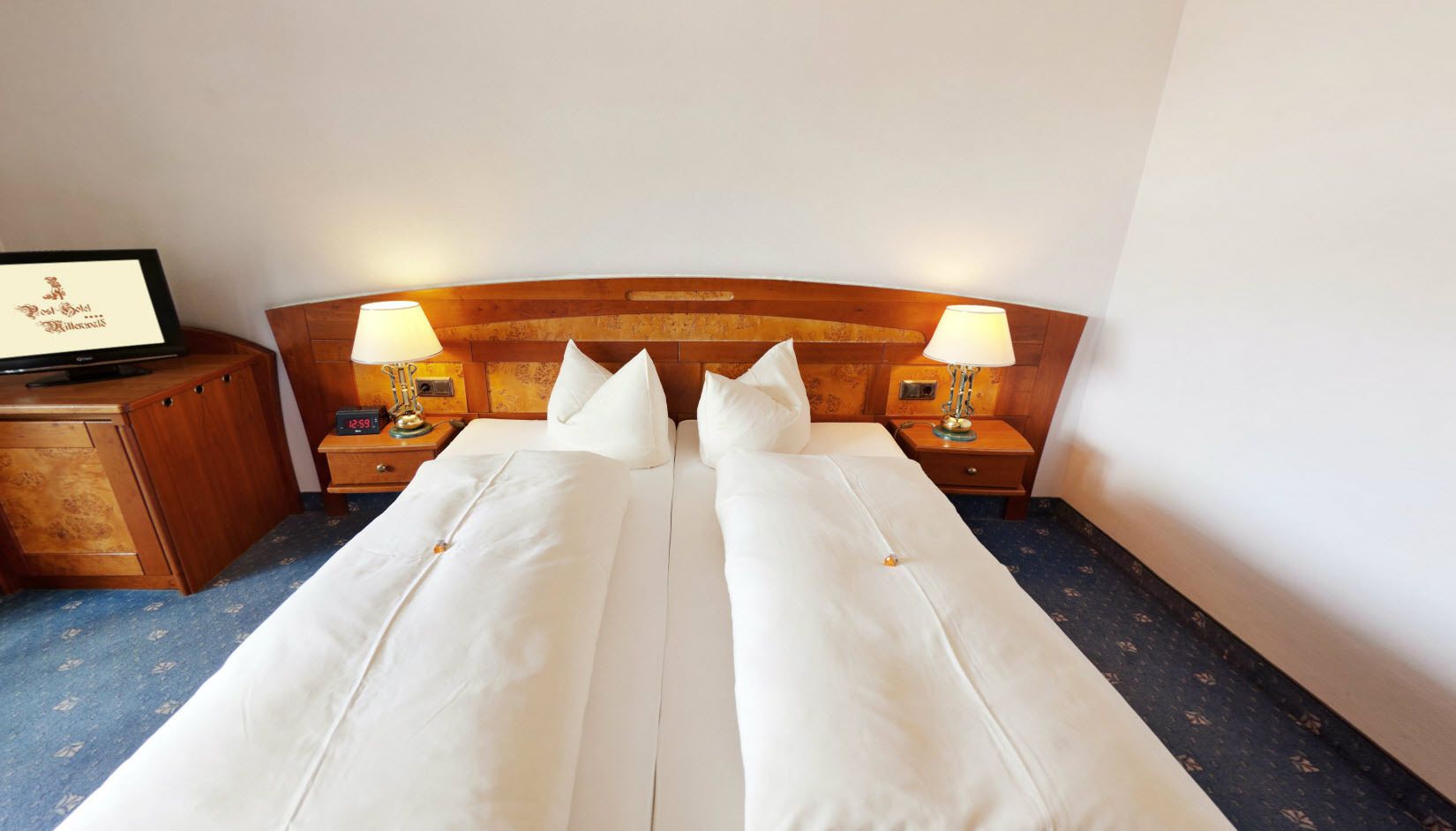 double room | minibar, in-room safe, desk, iron/ironing board