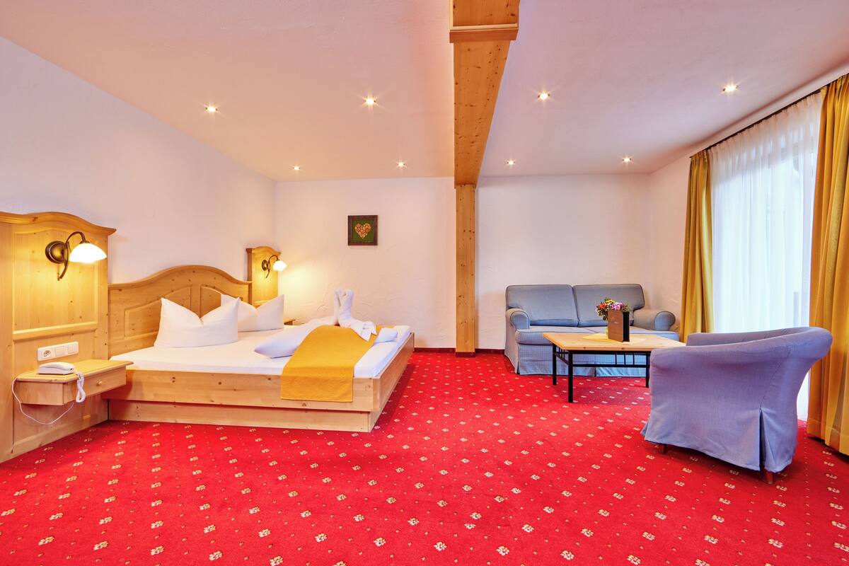 junior suite, 1 queen bed with sofa bed, balcony | minibar, in-room safe, desk, free wifi