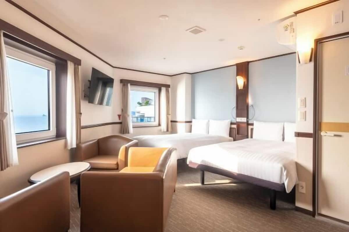 1 bedroom, down duvets, in-room safe, blackout curtains