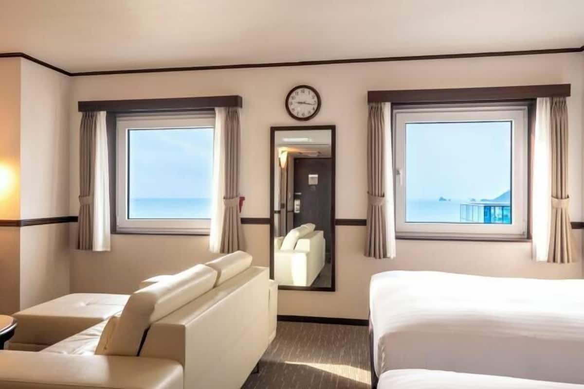 1 bedroom, down duvets, in-room safe, blackout curtains