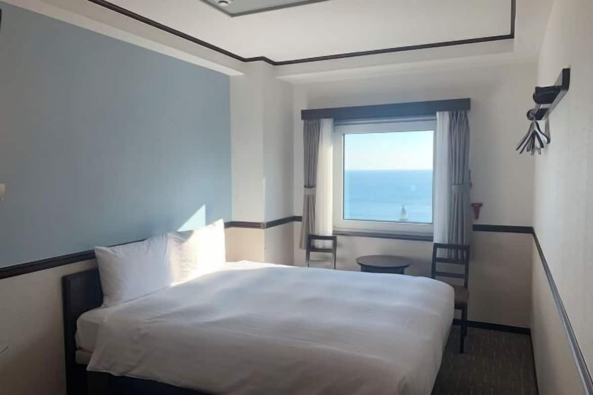 1 bedroom, down duvets, in-room safe, blackout curtains
