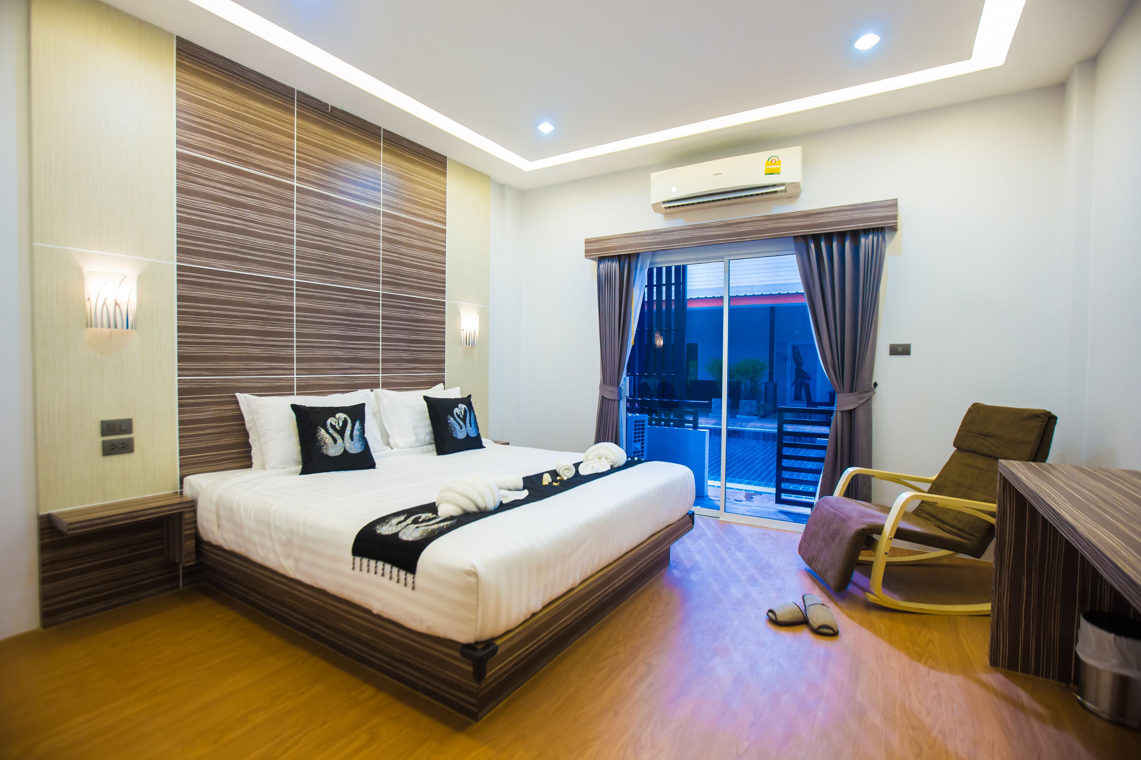 Deluxe (Pool View) | Hypo-allergenic bedding, free minibar, desk, free WiFi