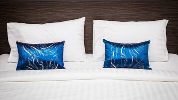 Ropa de cama hipoalergénica y minibar con artículos gratuitos