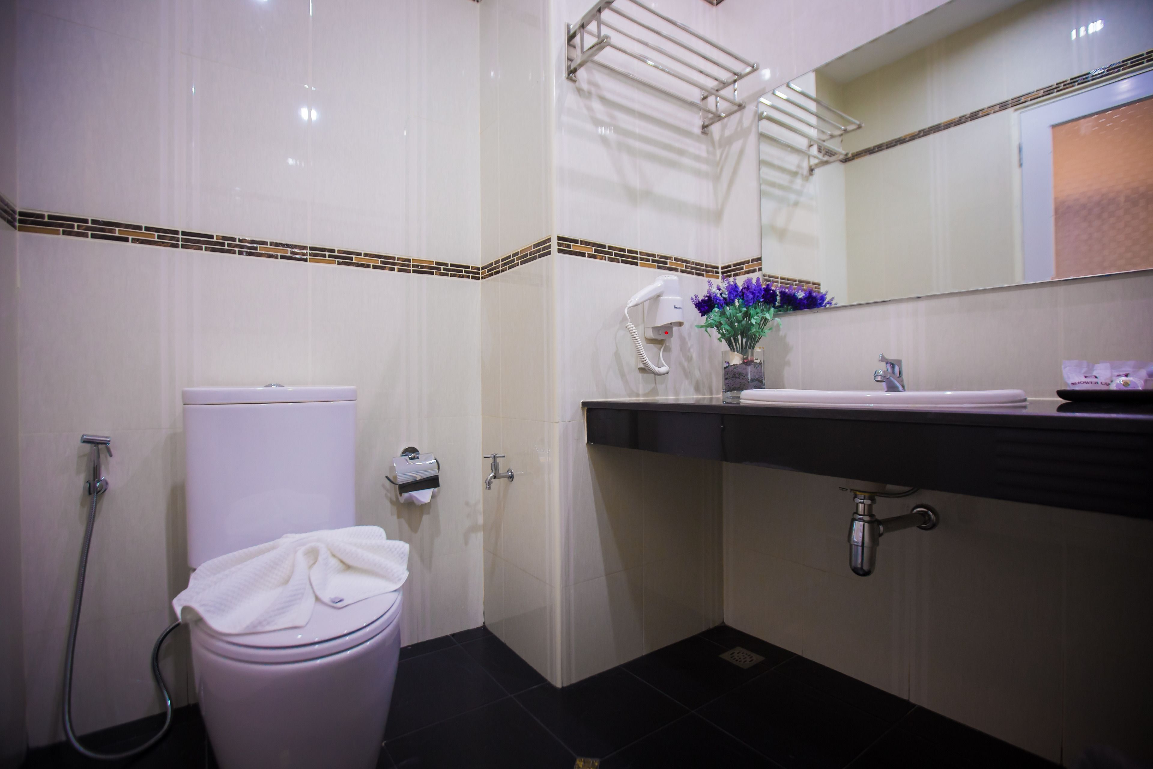 shower, free toiletries, hair dryer, towels