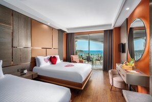 Minibarvarer (inkludert), safe på rommet og skrivebord