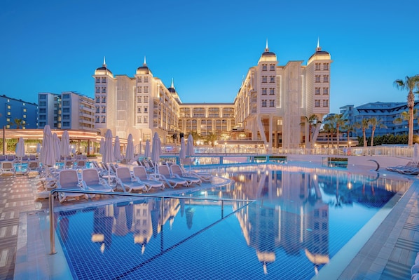 Indoor pool, 5 outdoor pools, pool umbrellas, sun loungers