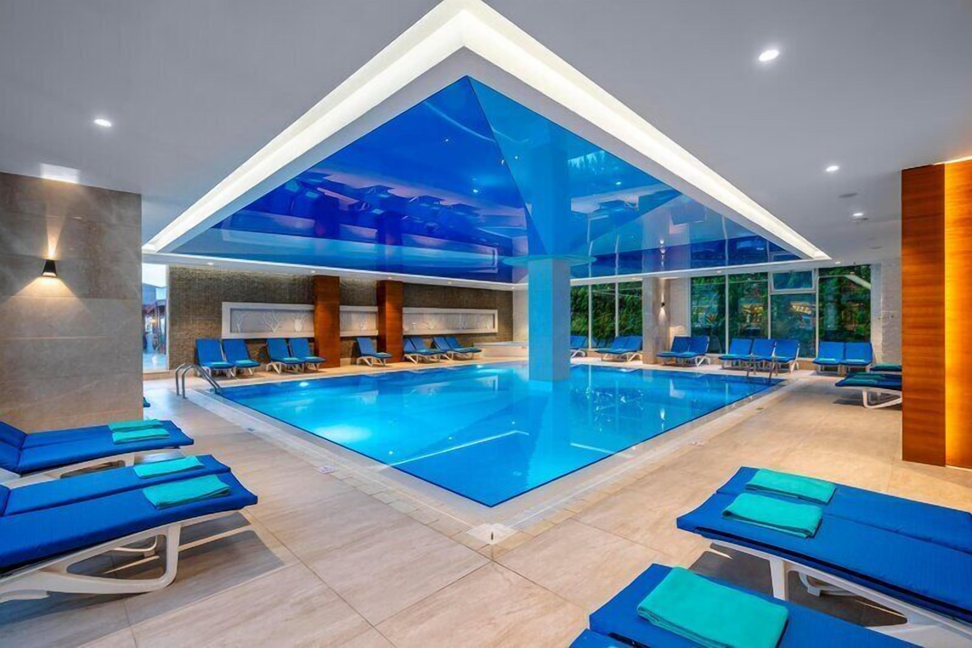 Indoor pool, 5 outdoor pools, pool umbrellas, sun loungers
