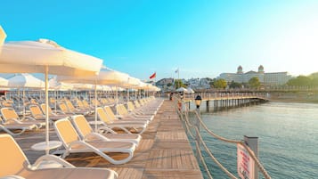 Privatstrand, kostenloser Shuttle zum Strand, Liegestühle, Sonnenschirme