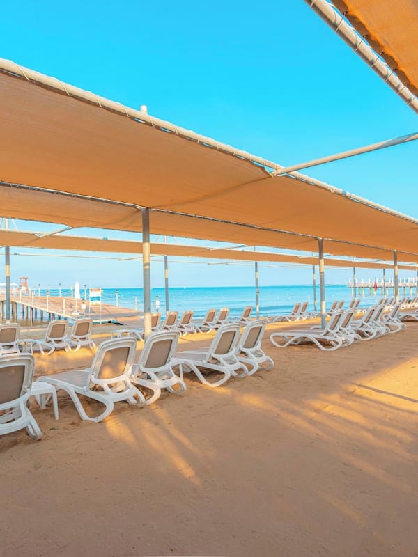 Private beach, free beach shuttle, sun loungers, beach umbrellas