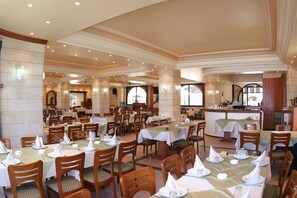 Breakfast, lunch, dinner served; Middle Eastern cuisine  - Valley View Hotel - Hammana (Hammana)