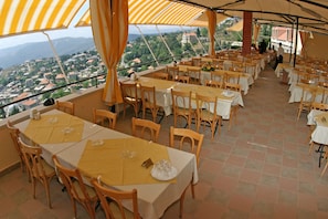 Breakfast, lunch and dinner served - Valley View Hotel - Hammana (Hammana)
