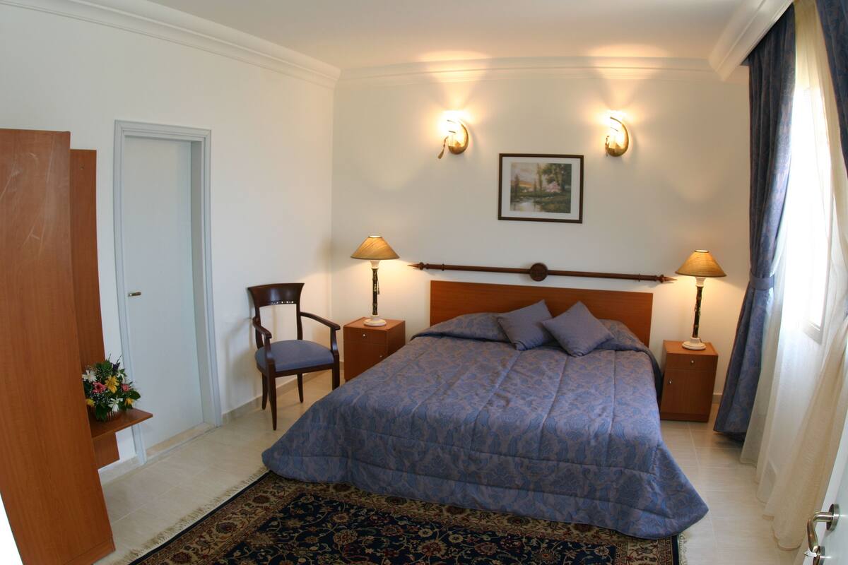 Suite familiale, 2 chambres, terrasse, vue sur la vallée | Literie de qualité, minibar, coffre-fort, bureau