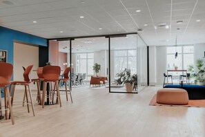 Lobby - Haworth Hotel at Hope College (Holland)