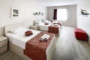 Desk, free cribs/infant beds, free WiFi