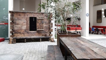 Lobby lounge