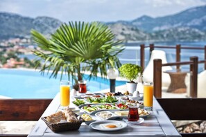 Free daily full breakfast