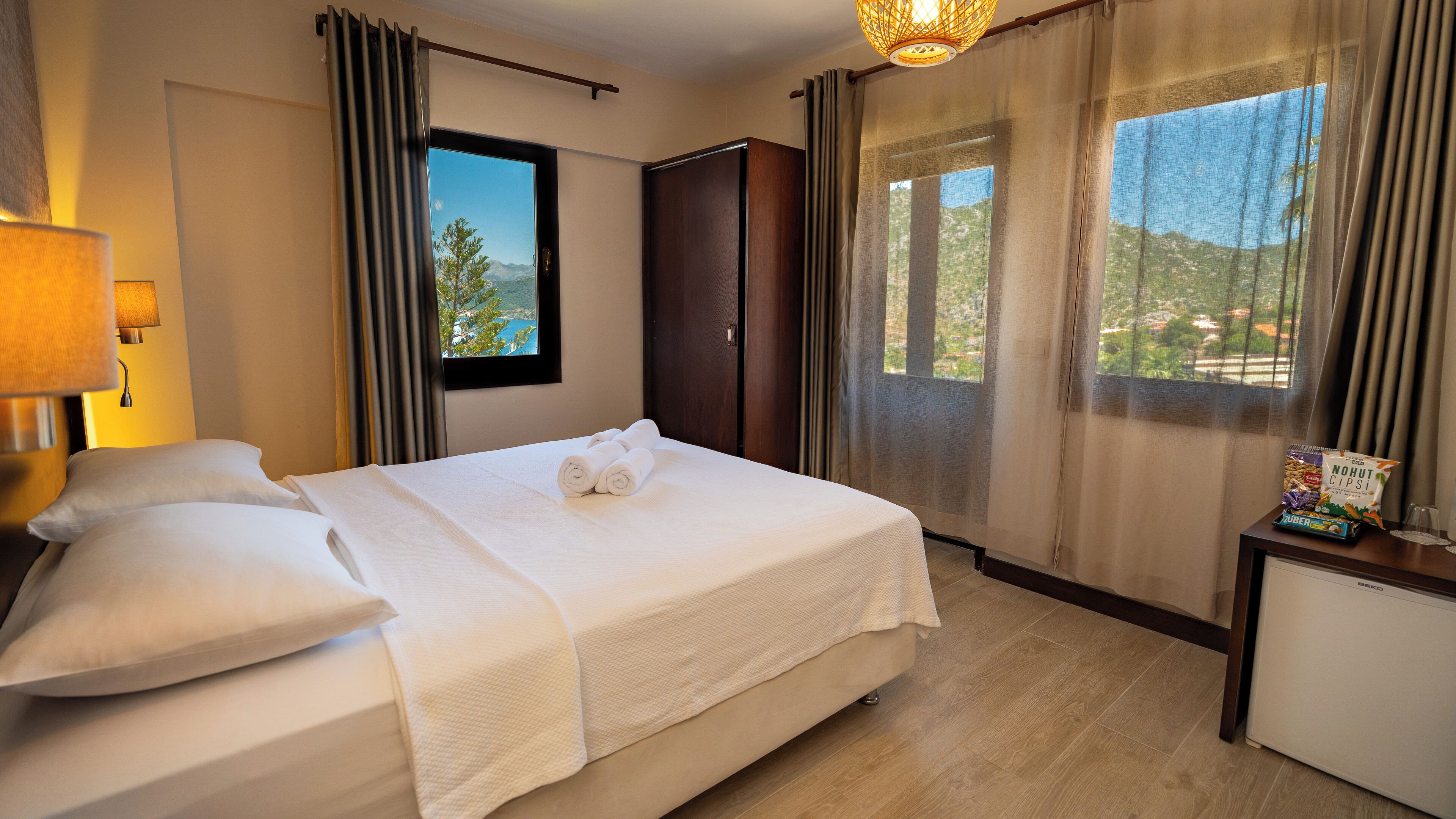 เครื่องนอนระดับพรีเมียม, เตียง Select Comfort, มินิบาร์