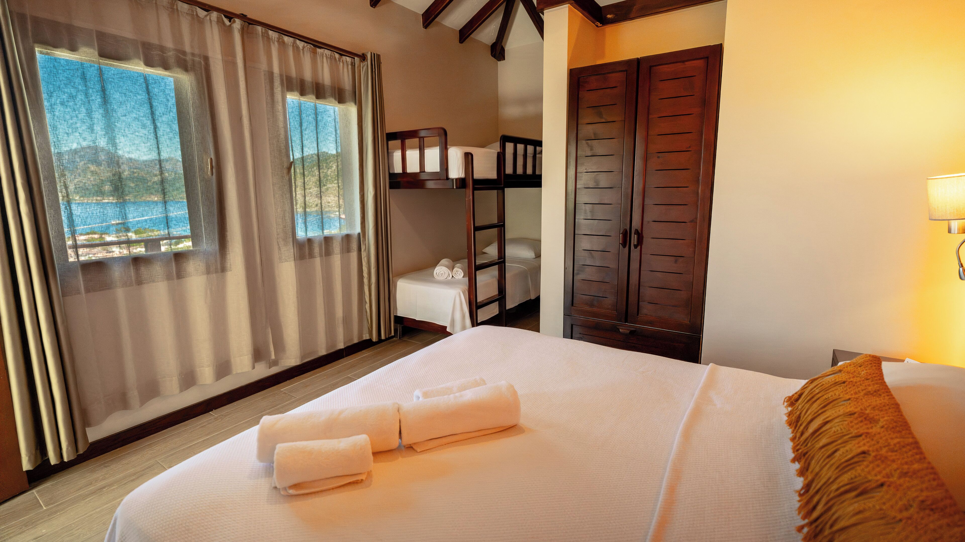 ห้องแฟมิลี่สำหรับสี่ท่าน, วิวทะเล |  เครื่องนอนระดับพรีเมียม, เตียง Select Comfort, มินิบาร์