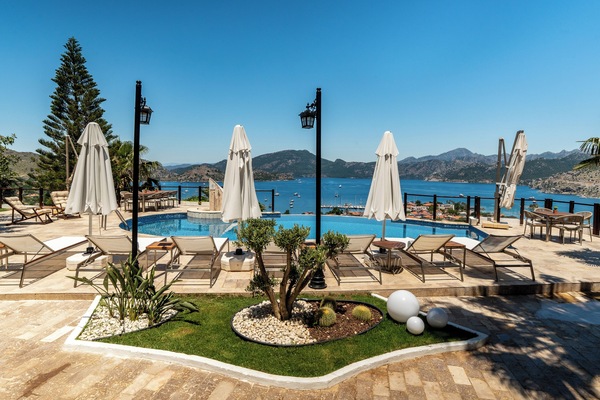 Outdoor pool, pool umbrellas, sun loungers