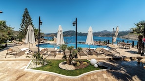 Outdoor pool, pool umbrellas, pool loungers - Les Terrasses De Selimiye (Marmaris)