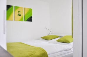 Premium-huoneisto, 1 makuuhuone, tupakointi kielletty, terassi | 1 makuuhuone, yksilöllisesti kalustettu, silitysrauta/-lauta