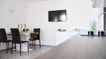 Premium-Apartment, 1 Schlafzimmer, Nichtraucher, Terrasse | Speisen