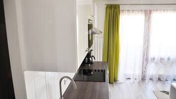 Premium-Apartment, 1 Schlafzimmer, Nichtraucher, Terrasse | Eigene Küche | Kühlschrank, Mikrowelle, Herdplatte, Geschirrspüler