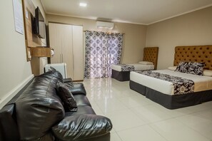 In-room safe, desk, free cots/infant beds, free WiFi - Yvera Cataratas (Puerto Iguazú)