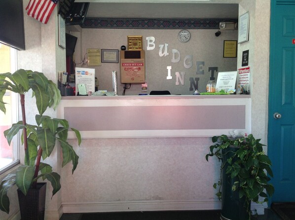 Lobby - Budget Inn (McDonough)