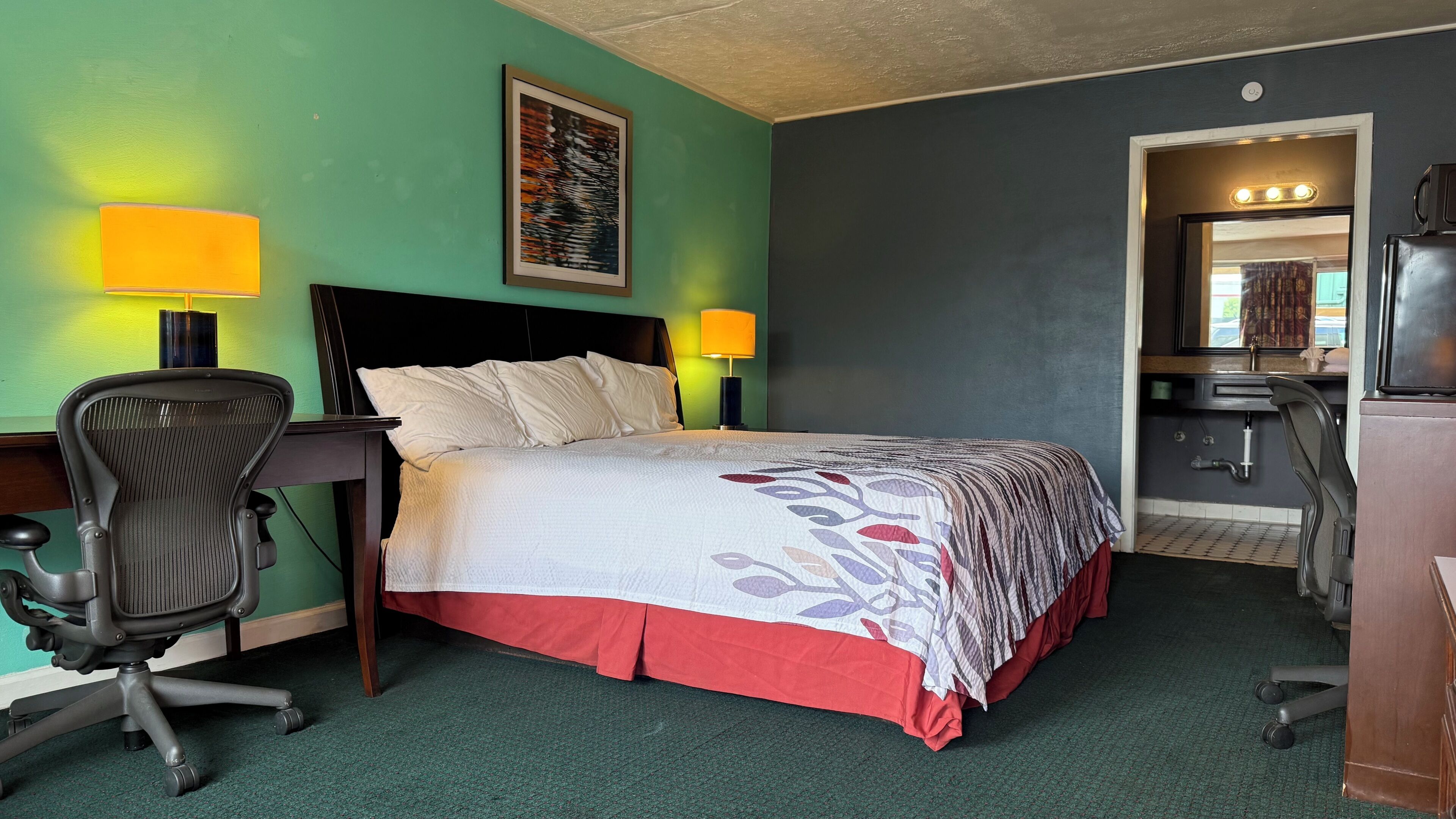 Quarto standard, 1 cama King, para não fumantes | Wi-Fi de cortesia, roupa de cama