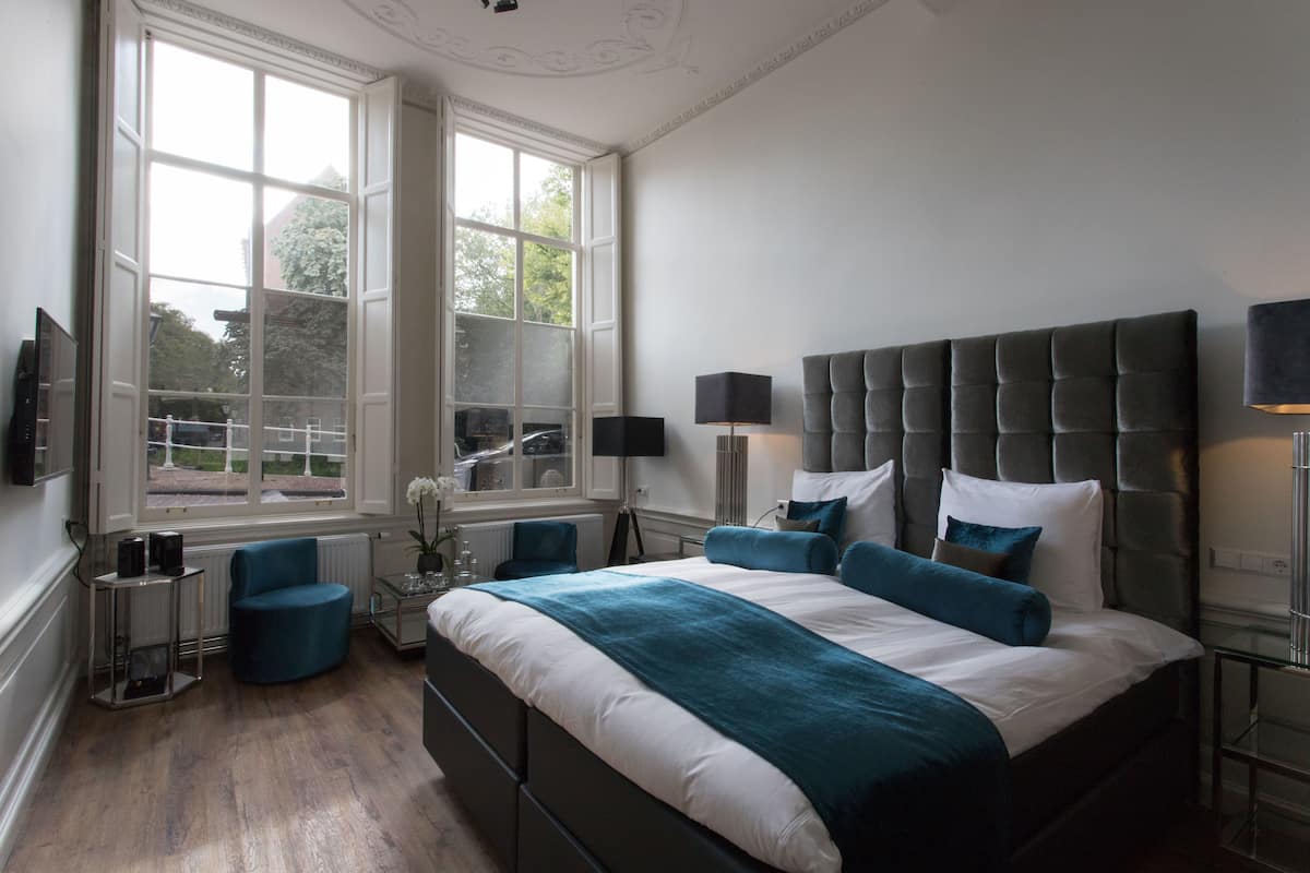 Suite Deluxe, 1 cama de matrimonio grande, no fumadores, vistas al canal | Ropa de cama de alta calidad, edredones de plumas, caja fuerte