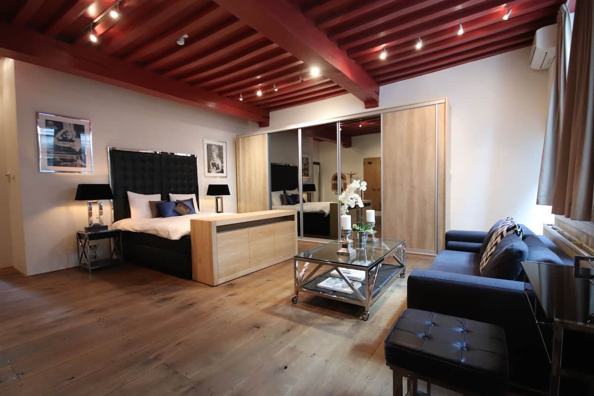 Suite estudio presidencial, 1 cama de matrimonio grande, no fumadores, cocina | Ropa de cama de alta calidad, edredones de plumas, caja fuerte
