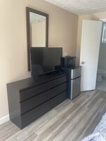 Room, 1 King Bed | Free WiFi, bed sheets