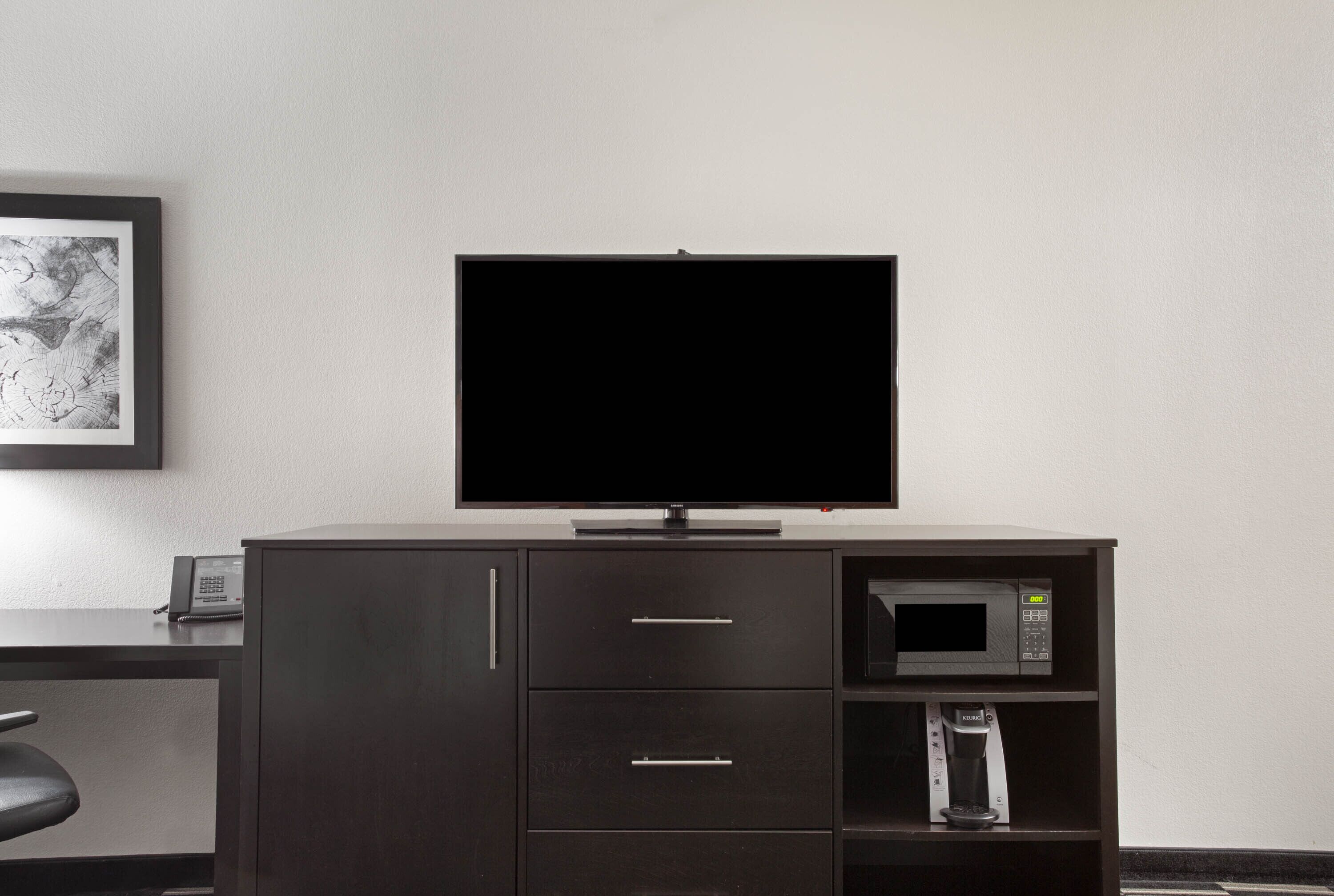 egyptian cotton sheets, premium bedding, pillow-top beds, desk