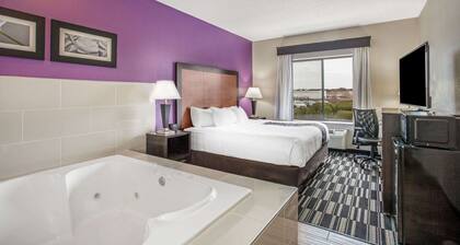 La Quinta Inn & Suites by Wyndham Norwich-Plainfield-Casino