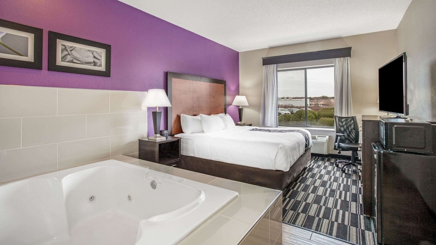 La Quinta Inn & Suites by Wyndham Norwich-Plainfield-Casino