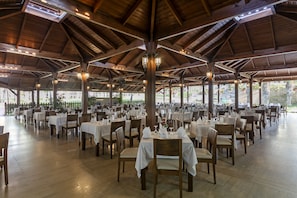 4 restaurants, breakfast, lunch, dinner served; Turkish cuisine
