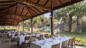 4 restaurants servant le petit déjeuner, le déjeuner et le dîner