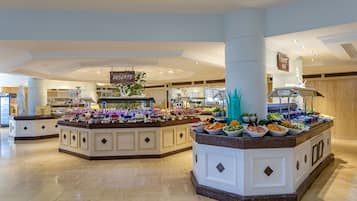 4 restaurants servant le petit déjeuner, spécialités Cuisine turque