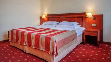 Double or Twin Room, Ensuite | Minibar, in-room safe, desk, free WiFi