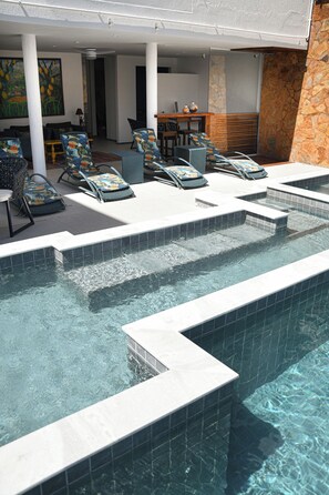Outdoor pool, open 8:00 AM to 8:00 PM, pool loungers - Pousada Bahia Inn (Cairu)