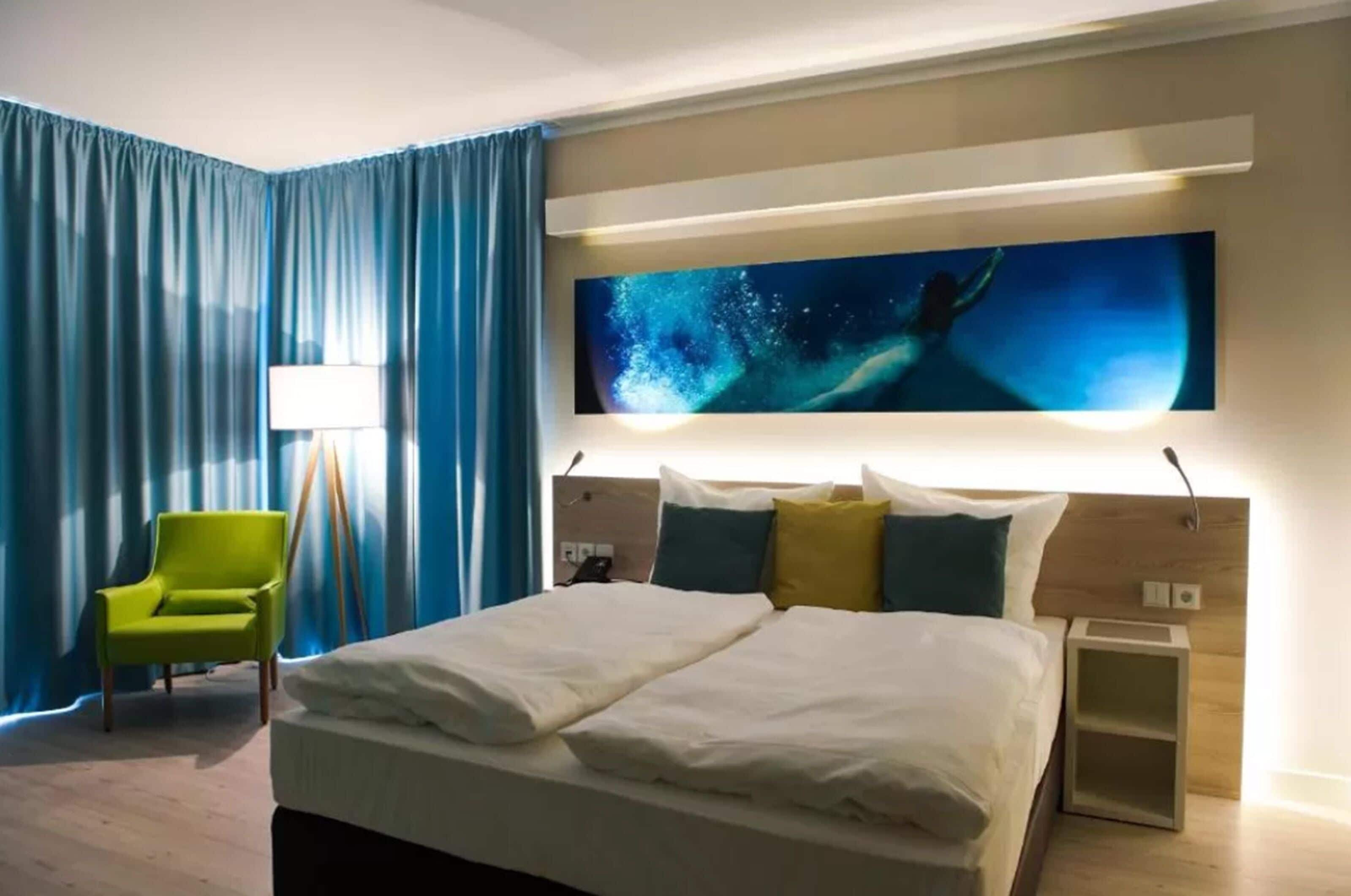 double room, partial sea view | in-room safe, desk, free cots/infant beds, free wifi