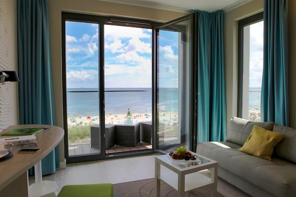 Habitación doble, vista al mar | Caja de seguridad en la habitación, escritorio y cunas gratuitas