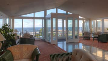 Sala de estar en el lobby
