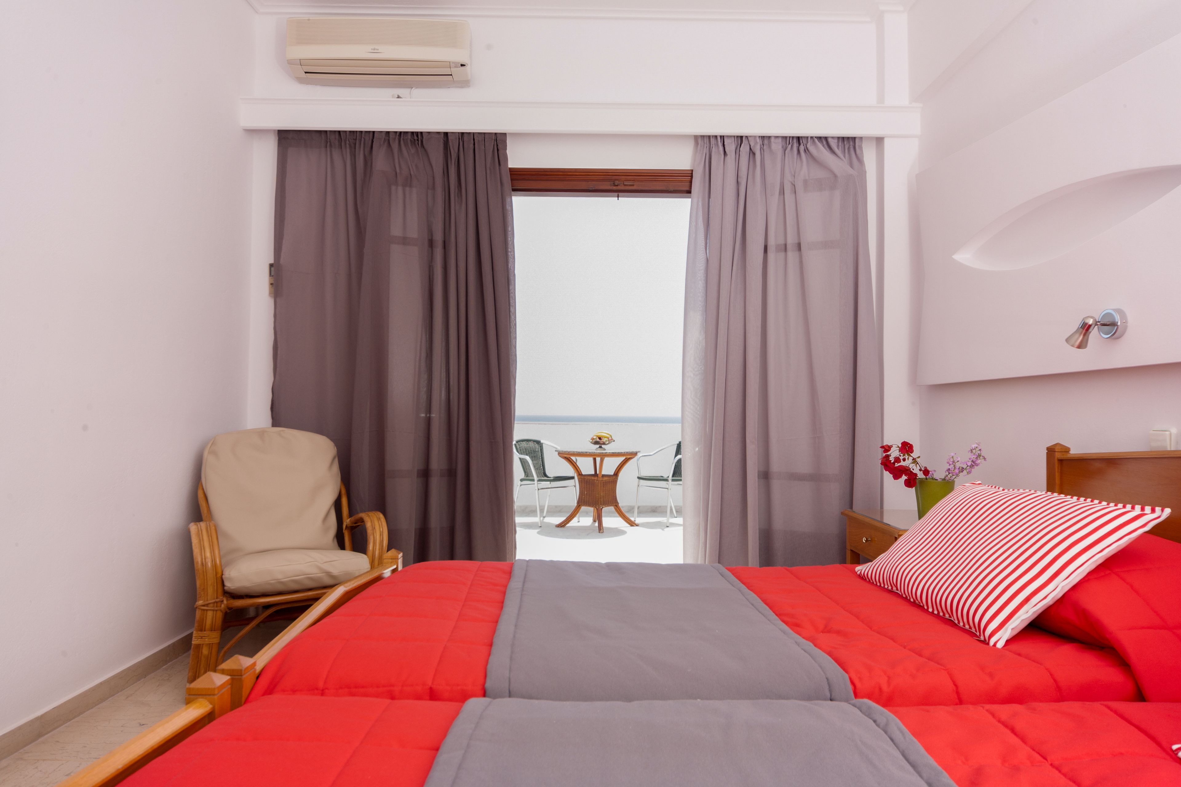 standard room, sea view | in-room safe, desk, soundproofing, free wifi